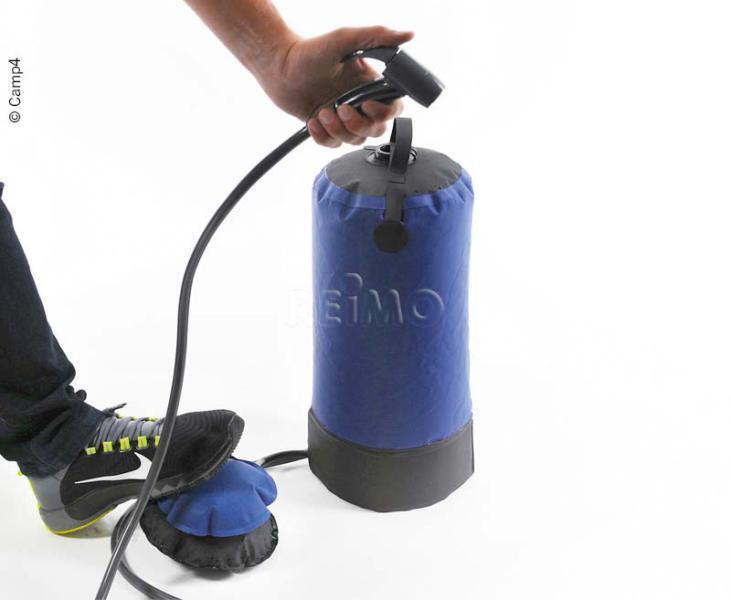 DOCCETTA ESTERNA DA CAMPEGGIO CON SERBATOIO FLESSIBILE 12LT E POMPA A PEDALE