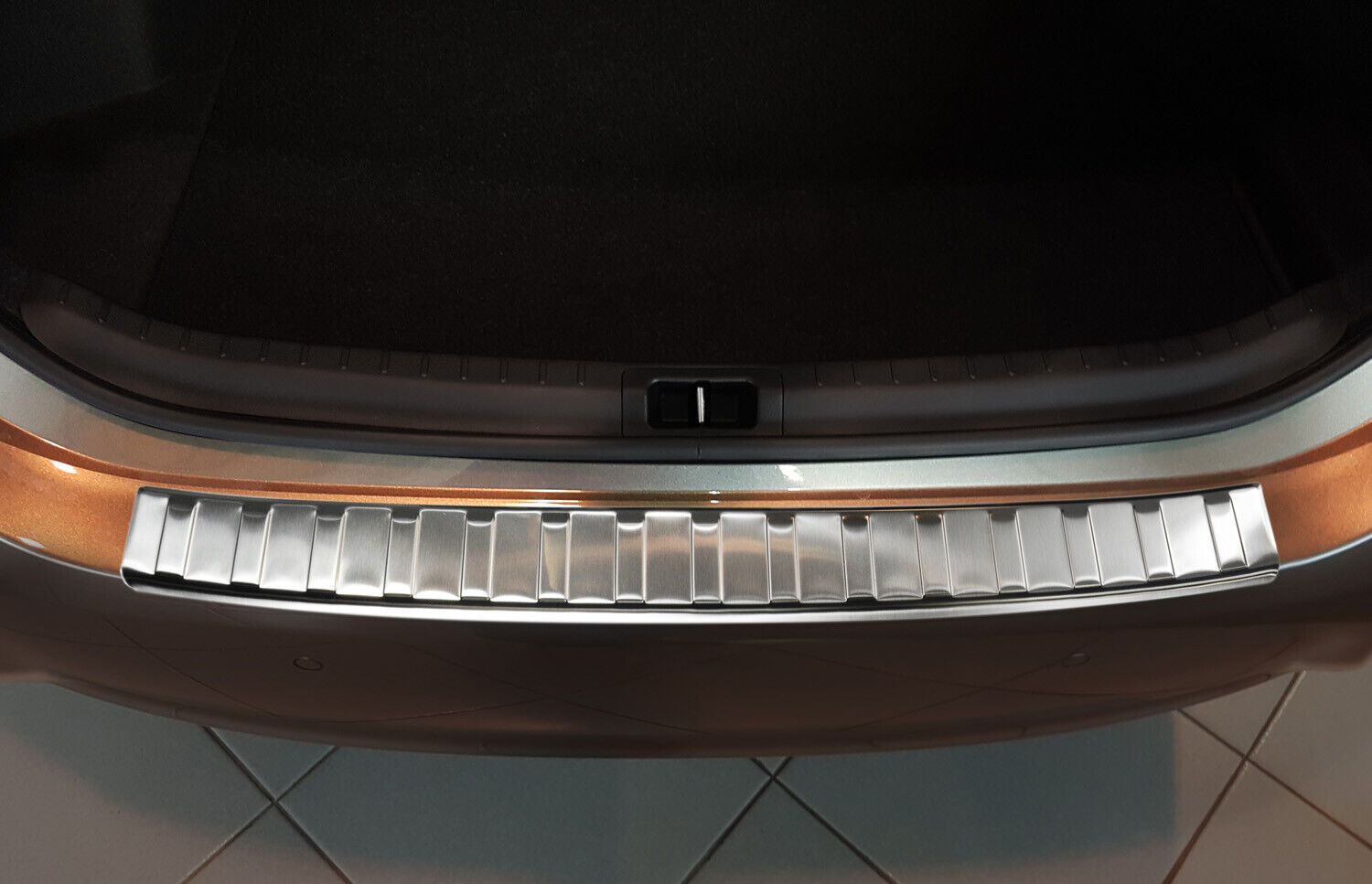 per TOYOTA COROLLA XI E160 FL 2016-2019  PROTEZIONE POSTERIORE PARAURTI