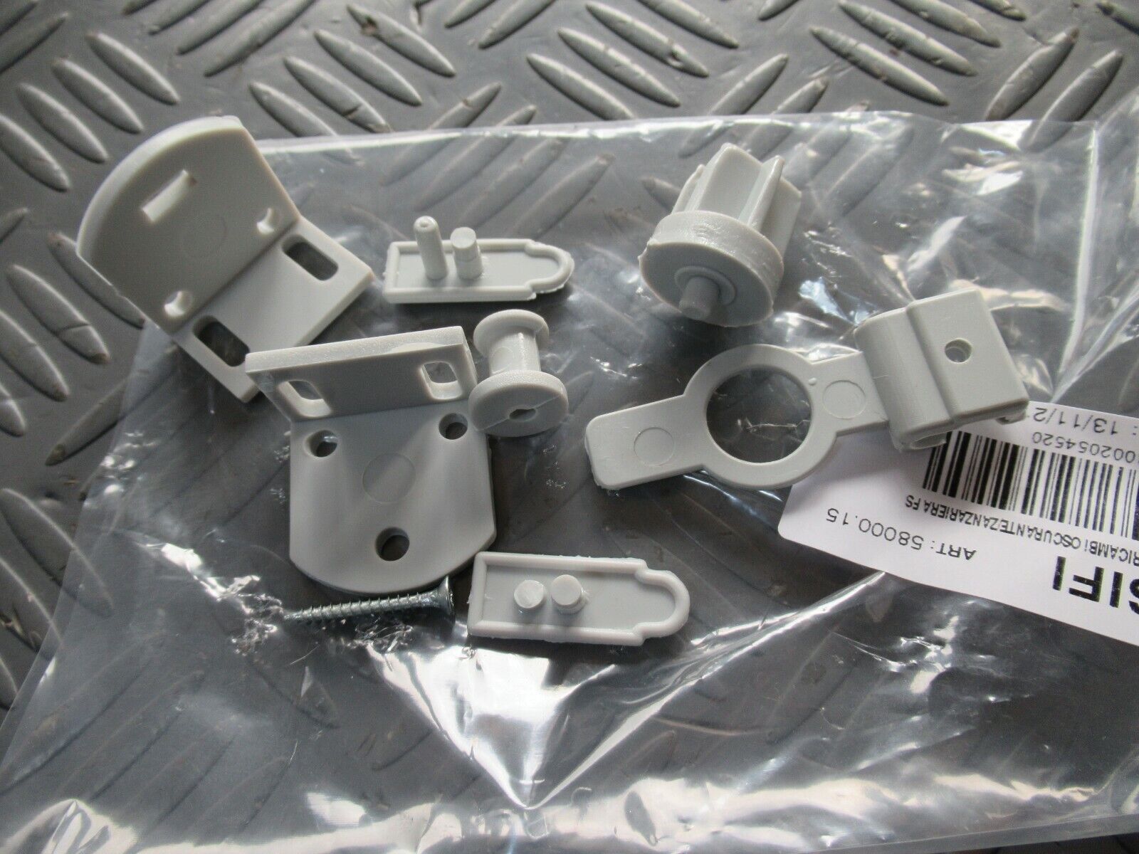 58000.15 KIT RICAMBI OSCURANTE / ZANZARIERA DOMETIC MODELLO FS CARAVAN E CAMPER