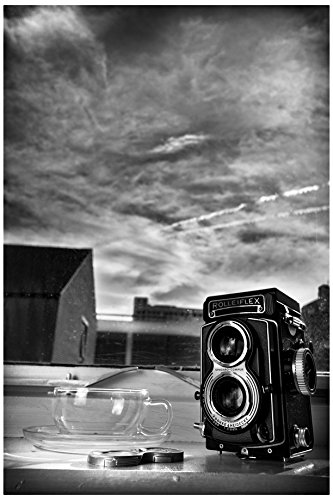 Fine Art Prints - Stampa Fotografica Con Motivo Vecchia Macchina Fotografica Sul Davanzale, 30,48 X 20,32 Cm