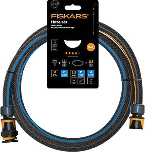 Fiskars Set Tubo Da Irrigazione, Con 2 Connettori Per Tubo E Connettore Per Rubinetto, Misura Universale, Resistenza Alla Torsione 4 Su 5, 1,8 M, Ø 1,