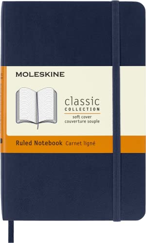Moleskine Classic Notebook, Taccuino A Righe, Copertina Morbida E Chiusura Ad Elastico, Formato Pocket 9 X 14 Cm, Colore Blu Zaffiro, 192 Pagine