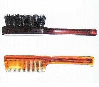 DR K SOAP COMPANY set pettine/spazzola e baffi 41485