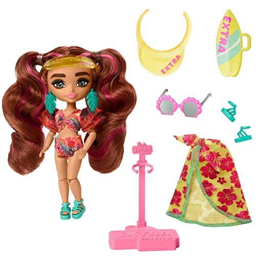 Barbie - Barbie Extra Minis Extra Fly, Mini Bambola Viaggiatrice Alta 14 Cm Con Look A Tema Spiaggia, Outfit Dal Motivo Tropicale, Tanti Accessori Inc