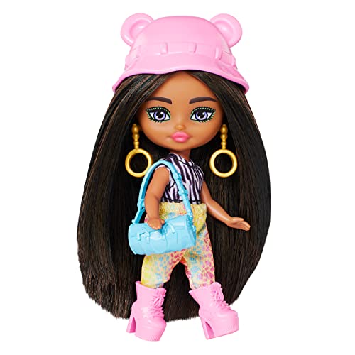 Barbie - Extra Mini Minis Fly, Mini Bambola Alta 8+ Cm Con Look Safari, Abito Alla Moda Con Stampa Animalier E Tanti Accessori Per Lo Styling Inclusi,
