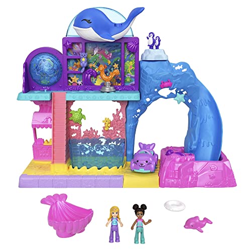 Polly Pocket Pollyville - Acquario Con Shani, Playset Con 2 Bambole Polly E Shani, Gioco D'Acqua, 1 Macchina E 11 Accessori Tra Cui 8 Cuccioli Marini