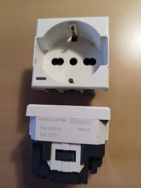 BTICINO HD4140A16 Axolute  BIANCA Presa UNIVERSALE shuko ORIGINALE