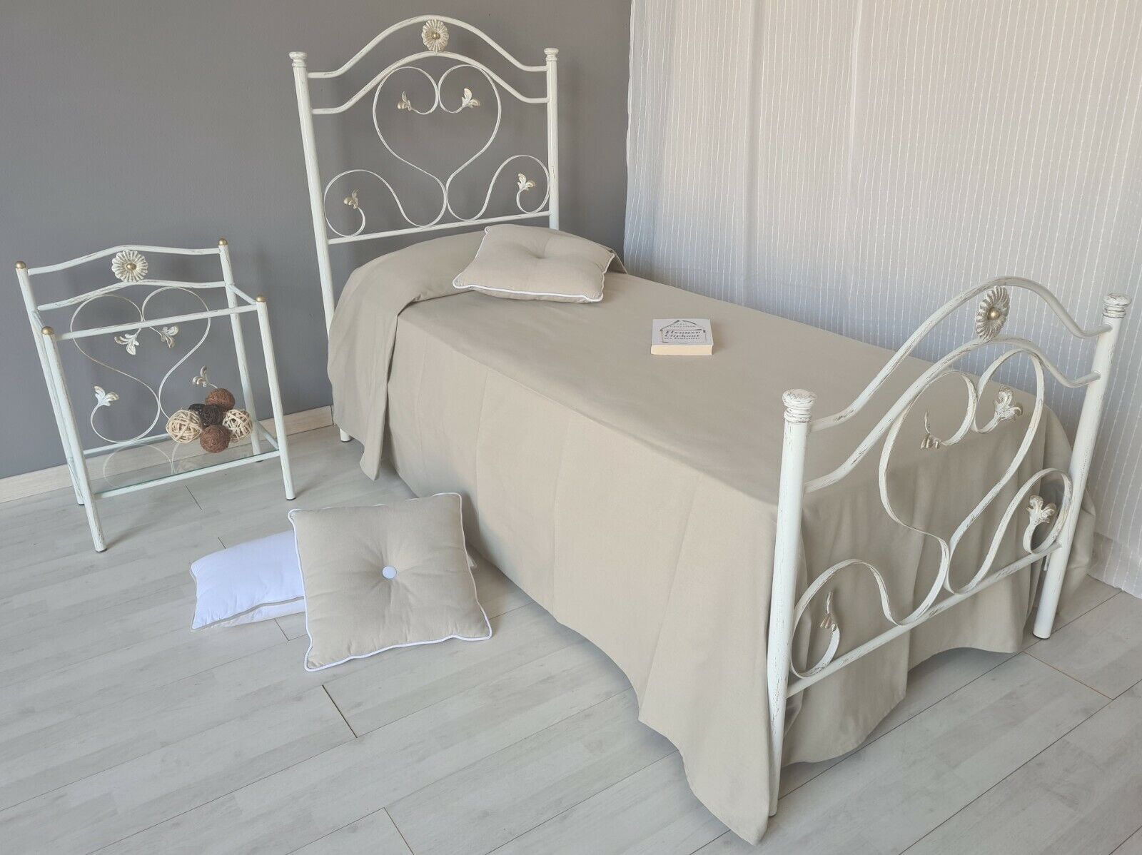 Letto singolo in ferro battuto Cuore bianco decorato oro