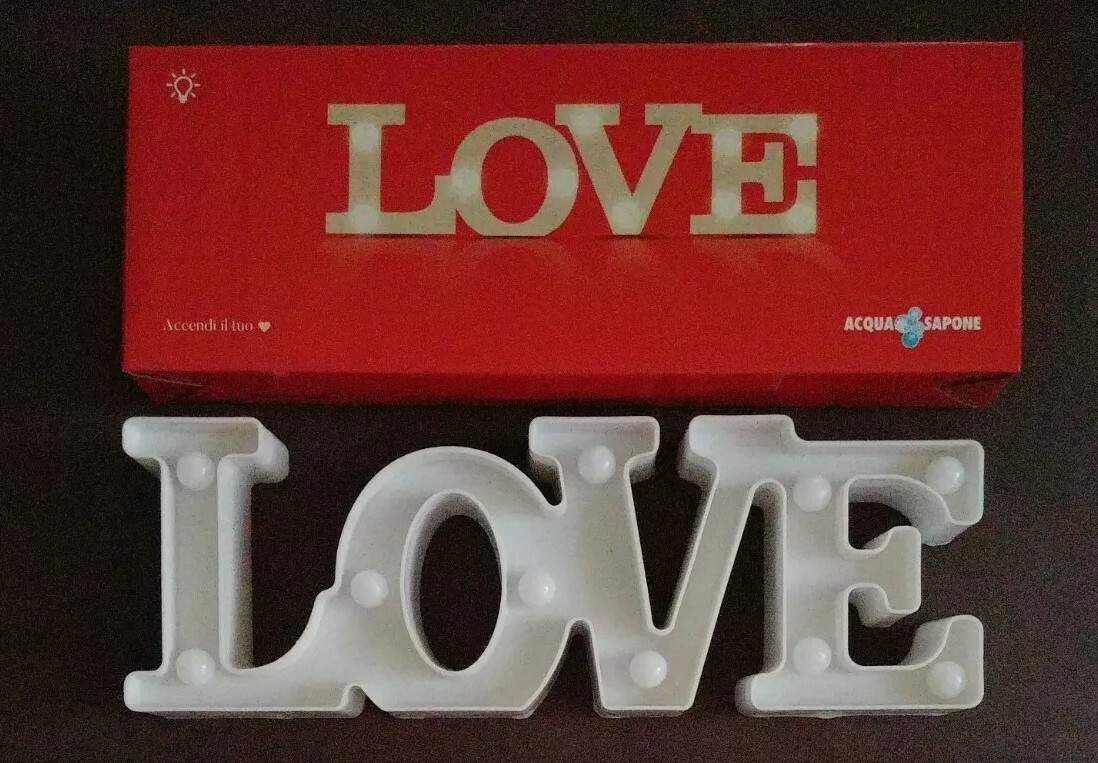 LAMPADA LED SCRITTA LOVE IN PLASTICA BIANCA_SAN VALENTINO ❤️