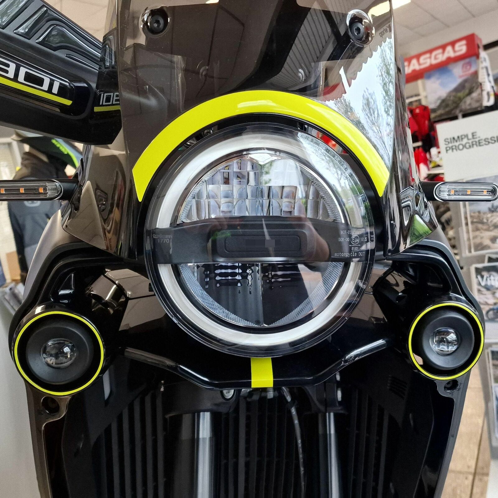 ADESIVI 3D RESINATI PROTEZIONI FRONTALI COMPATIBILI HUSQVARNA NORDEN 901 2022