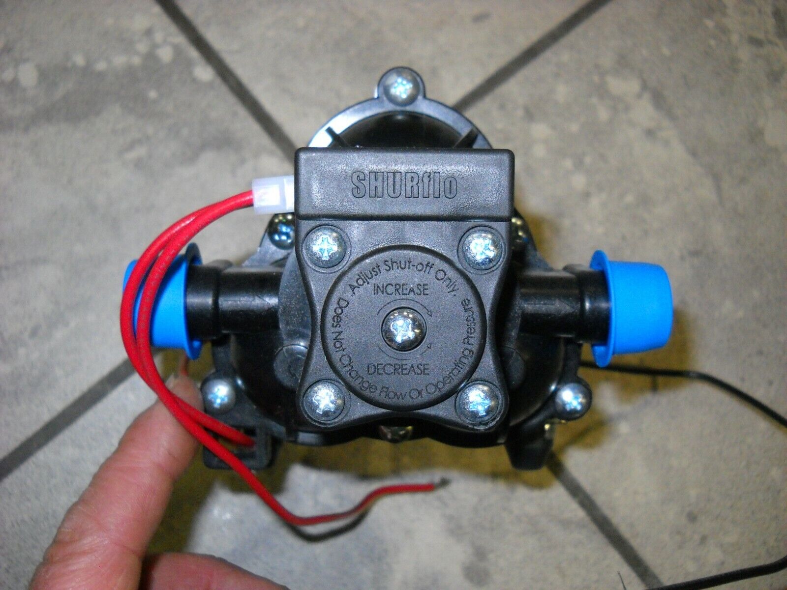 NUOVA POMPA ACQUA "SHURFLO"  AUTOMATIC GPM 7 (12V)  CARAVAN / CAMPER & BARCHE