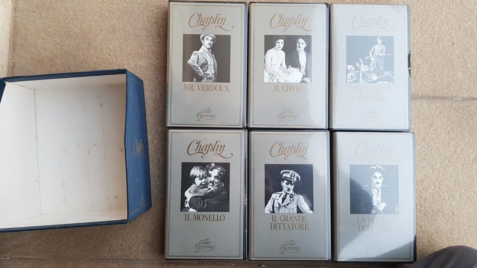 VHS DA COLLEZIONE - CHARLIE CHAPLIN Cofanetto con 6 videocassette. Introvabile