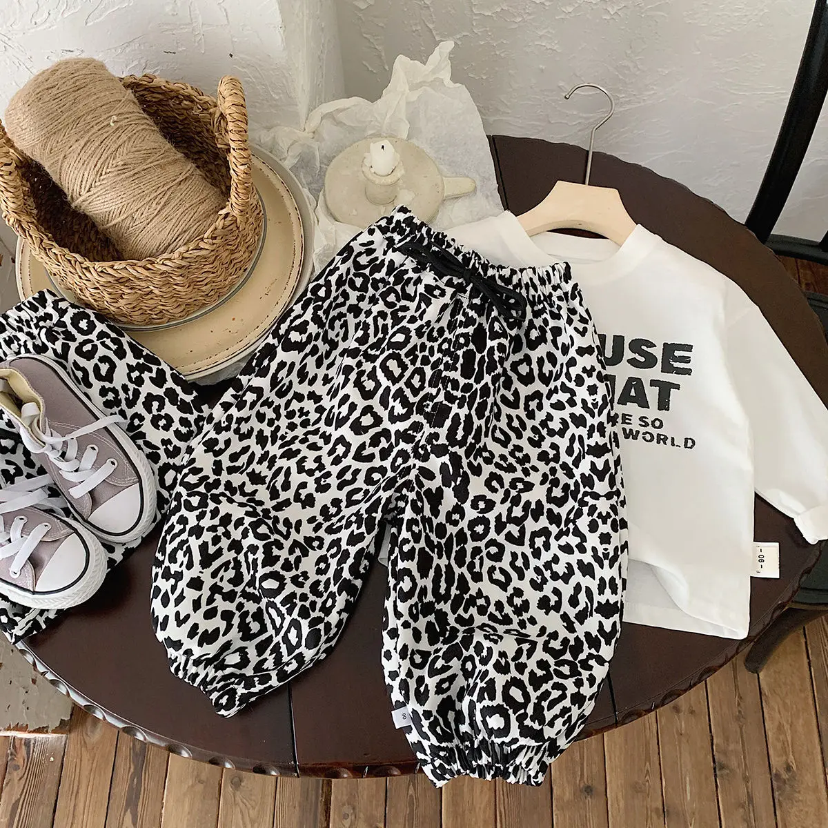 2024 Summer Baby Boys Pantaloni Casual A Vita Alta Ragazze Coreane Cute Leopard Pattern Pants Fashion Style Toddler Baby Cool Pants
