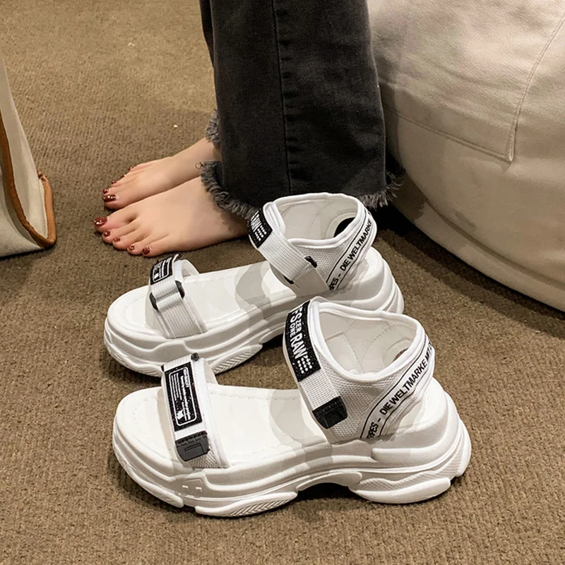 Sandali Sportivi Da Donna Open-Toed Leisure Aumento Scarpe Wedge Hollow Out Fashion Roman Beach Shoes 2024 Summer New