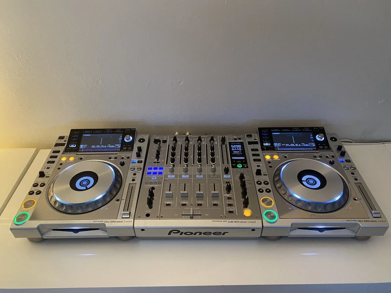 Nuovissima Coppia Cdj 2000 Nexus E Djm 900 Nexus-Installazione In Platino In Edizione Limitata