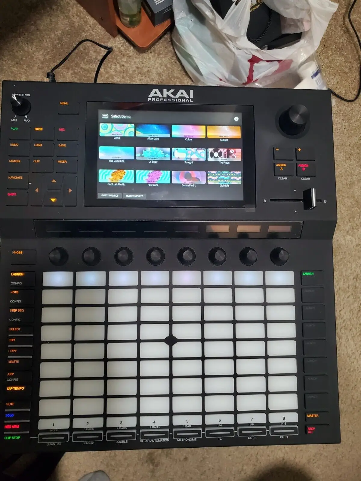 Valore Di Qualità Akai Professional Force Standalone Music And Dj System + Case