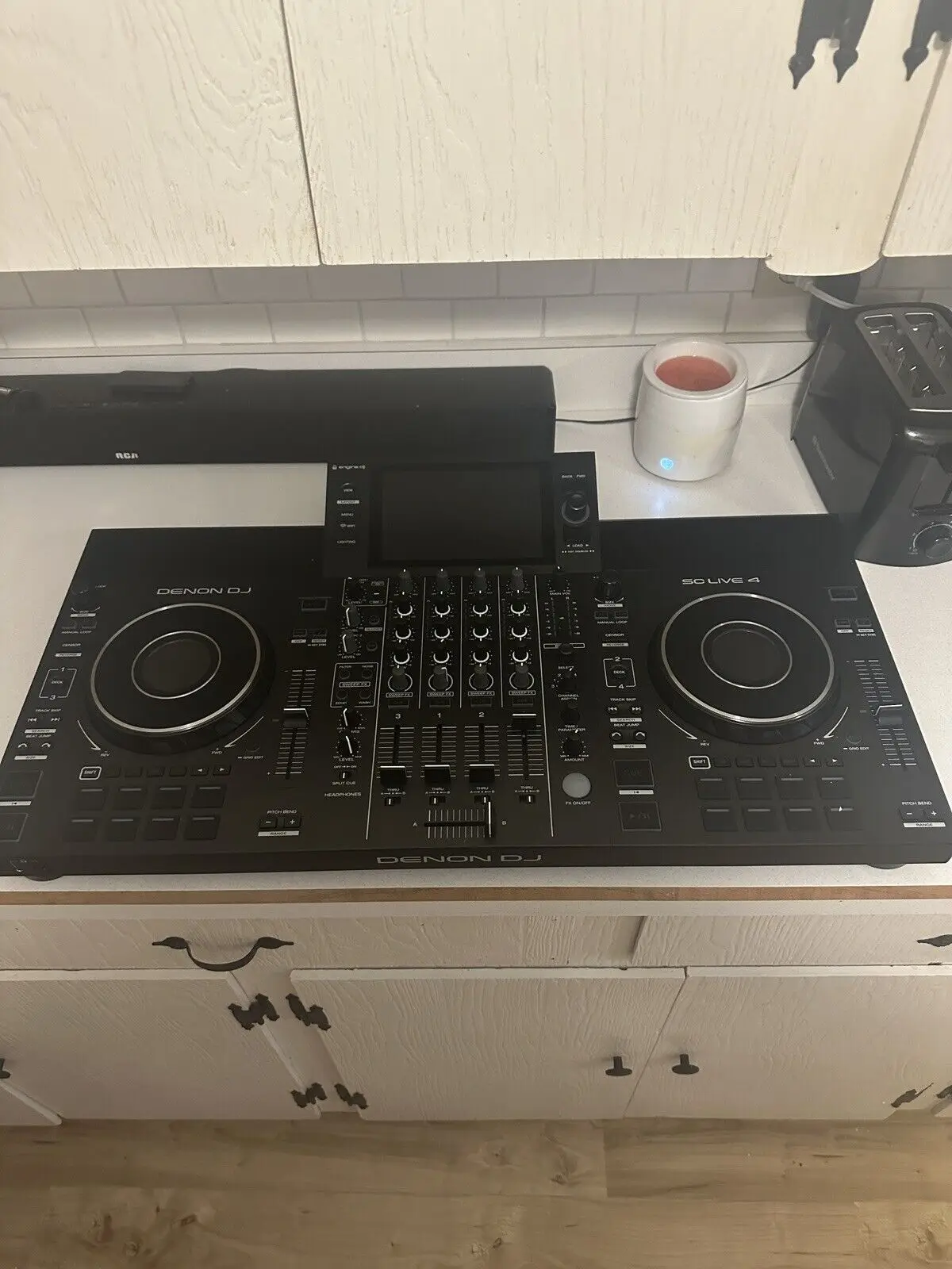 Saldi Scontati Denon Sc Live Controller Dj Autonomo A 4 Piani Con Wi-Fi