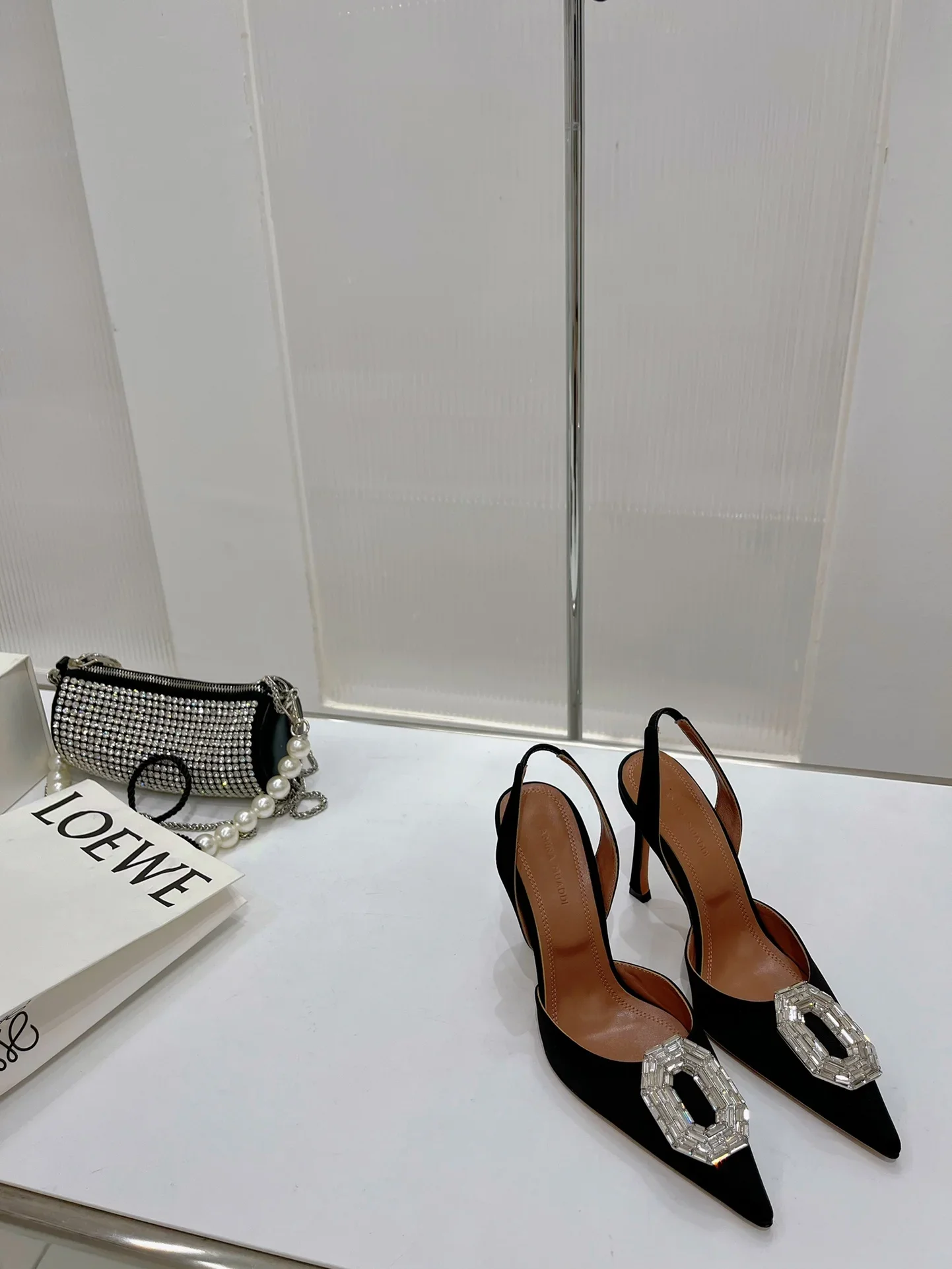 Acquista Cheap Gomma Da Masticare Rosy Sparkling Crystal Bow Satin Slingback Punta A Punta Strass Amina Muaddi Camelia Décolleté A Punta