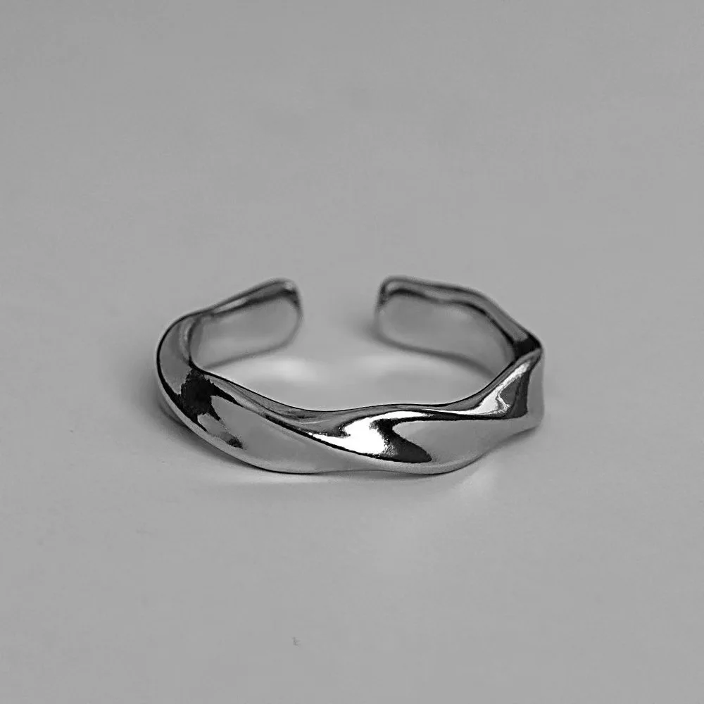 Silver Color Mobius Rings For Men Women 2023 Trend Design Metal Twist Simple Open Adjustable Finger Ring Wholesale