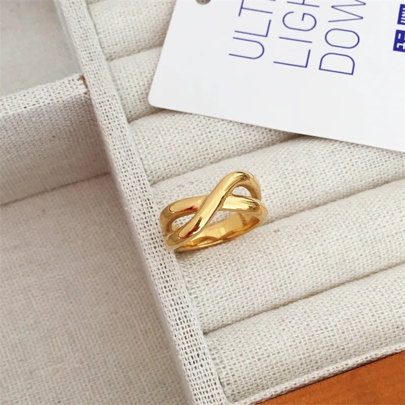 2024 Chunky Statement Party Ring Luxury Twist Rope Dome Rings Per Le Donne Titatium Steel Punk Cross Finger Rings Jewelry