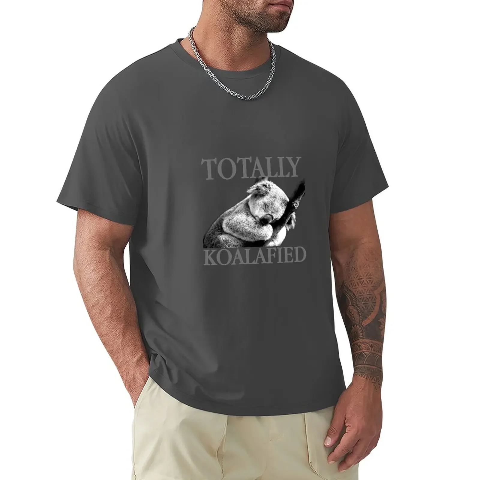 T-Shirt Totalmente Koalafied Maglietta Vintage Cat Shirts Fruit Of The Loom Magliette Da Uomo