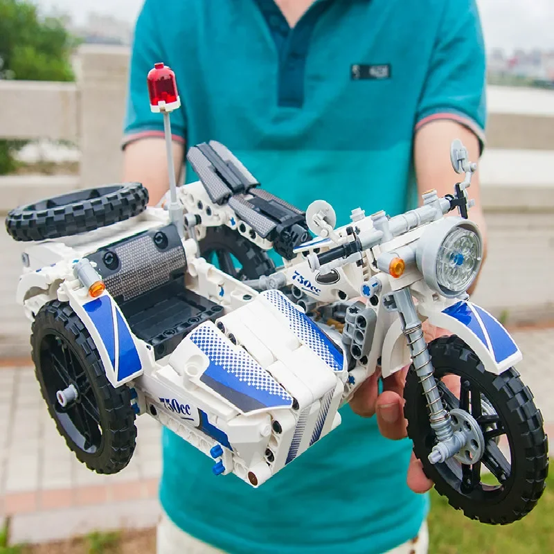 550Pcs Technical Motorcycle Police Building Bricks Blocks Sidecar Motorcross Model Car Toys Gift