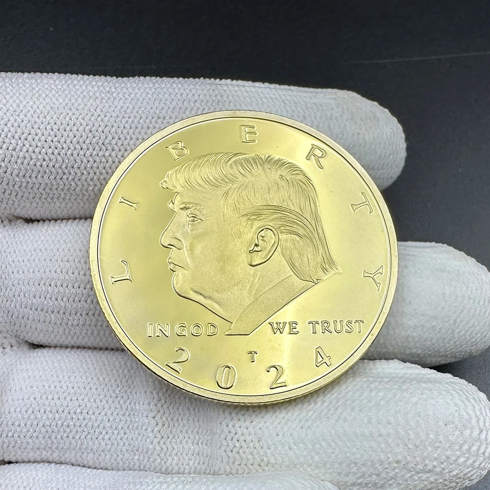 2024 Trump Gold Coin Collectibles Presidente Degli Stati Uniti Liberty In God We Trust American National Emblem Badge Souvenir