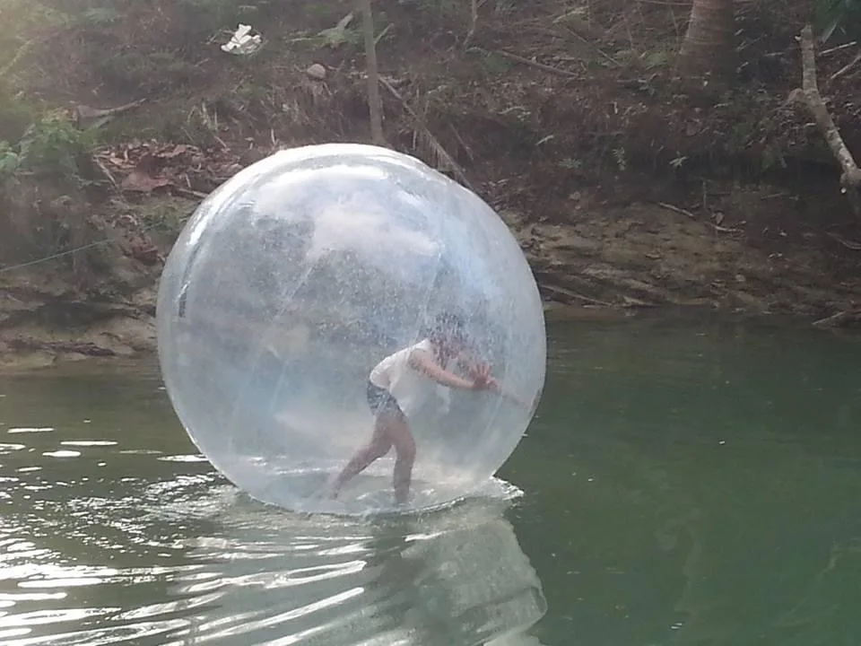 Spedizione Gratuita Zorb Water Ball 1.5M/2M Gonfiabile Water Walking Ball Per Lake/Sea/Pool Water Play Equipment People Dancing Ball