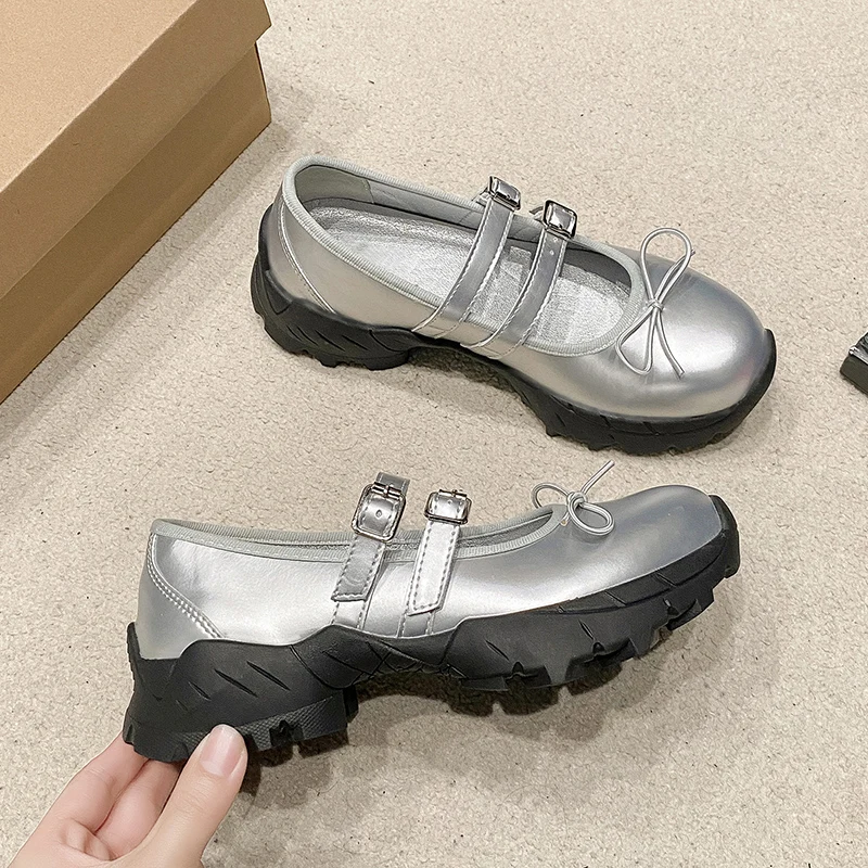 Solid Med Heel One-Line Buckle Pumps For Women 2024 Nuova Vendita Calda Summer Rubber Ladies Shoes Punta Tonda Zhongkou Pu Pumps Zapatos