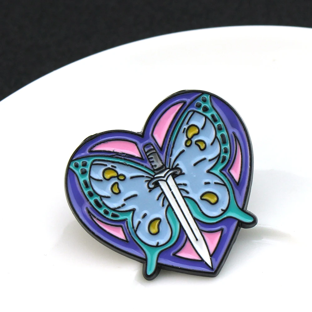 Anime Jojo Bizarre Adventure Spilla Pin Stone Ocean Jolyne Cujoh Sword Butterfly Power Smalto Pin Risvolto Distintivo Gioielli Regalo
