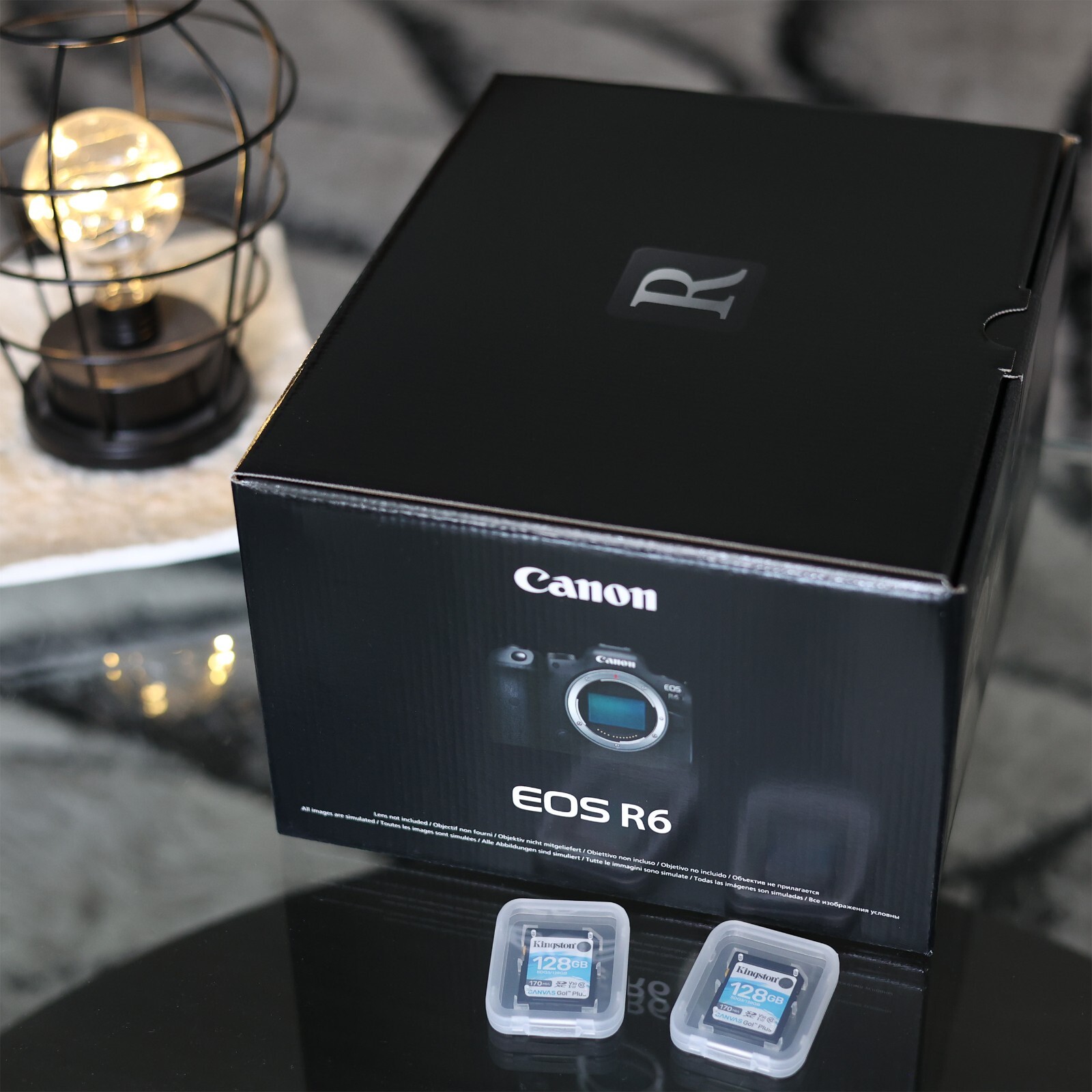 Canon EOS R6 Mirrorless Camera + 2x 128 GB SDXC memory card