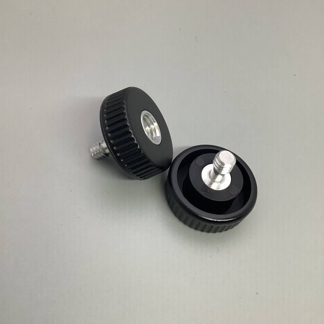 Kaiser vite 1/4" Thread Mount Bracket Screws 2 Pack w/ 3/8" Thread Mount Socket