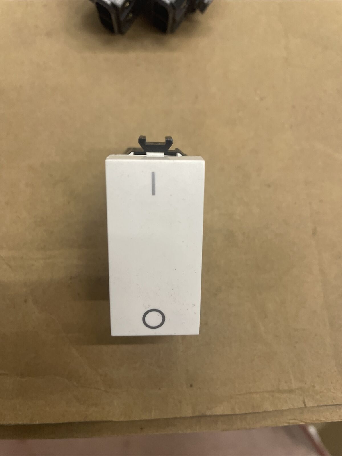 ABB CHIARA INTERRUTTORE 2 POLI 16A COLORE BIANCO 2CSK1002CH