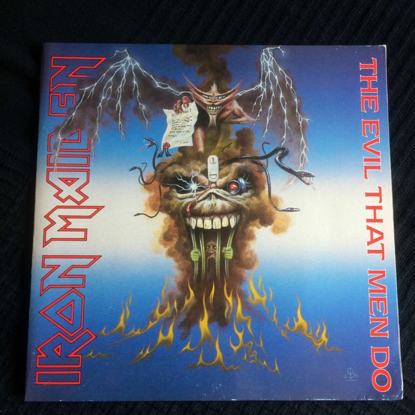 IRON MAIDEN - THE EVIL THAT MEN DO EMI UK 7-Inch vinyl EMG 74 gatefold sleeve