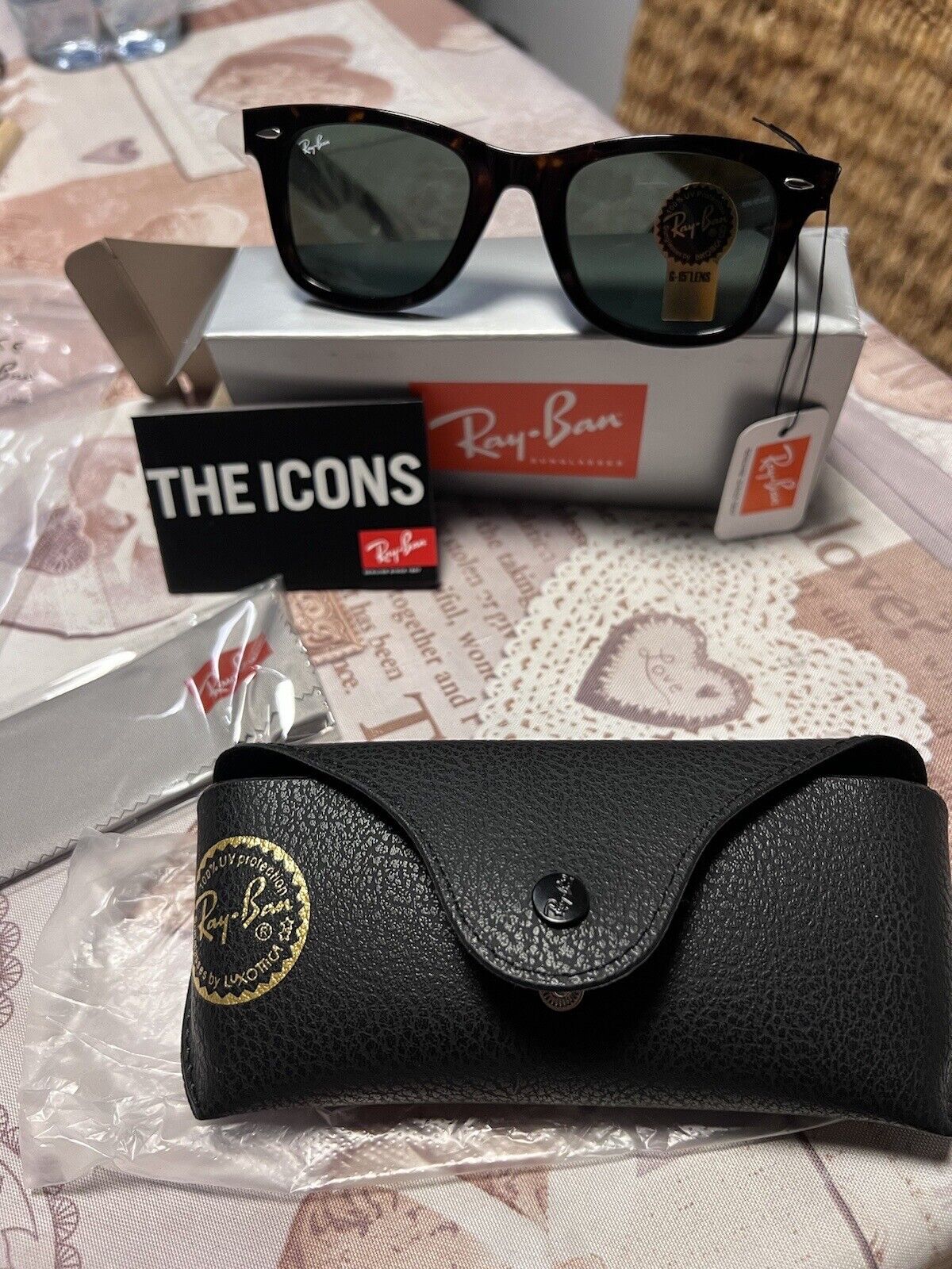 rayban wayfarer tortoise