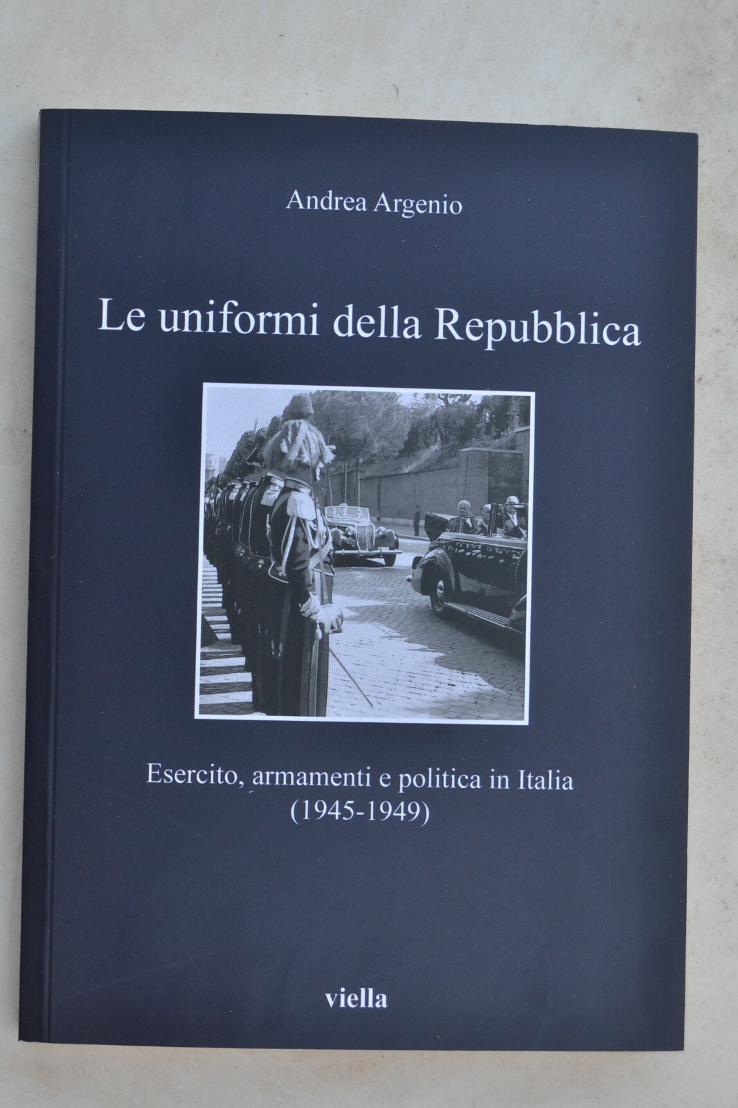 Le uniformi della Repubblica Esercito armamenti politica in Italia, 2021, Viella