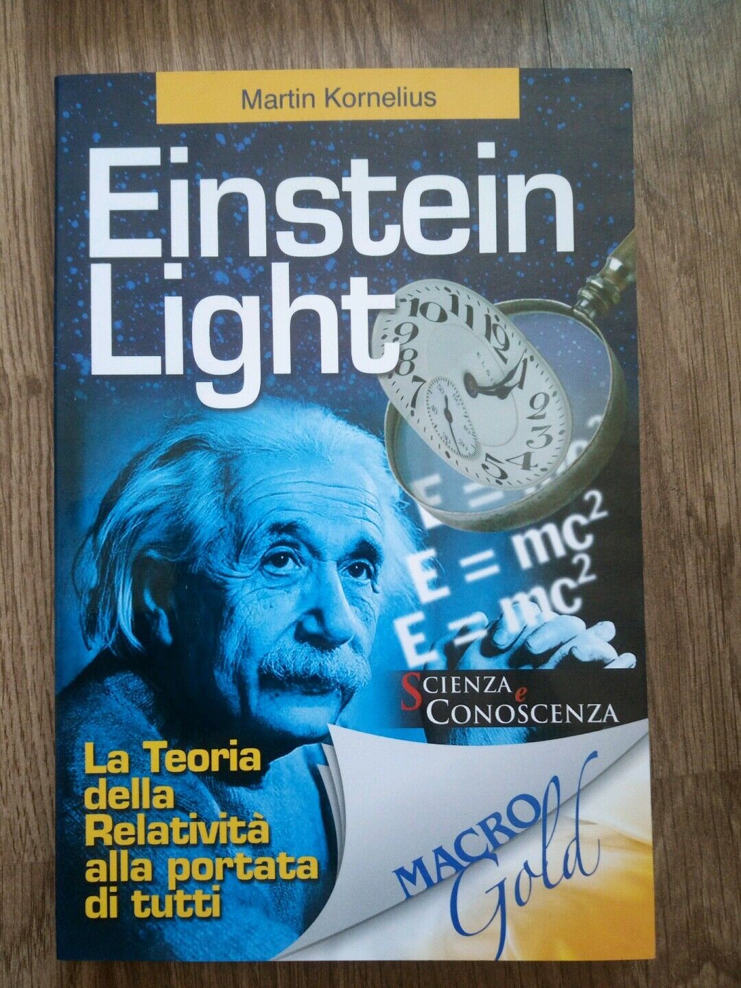Eistein Light Martin Kornelius Macro