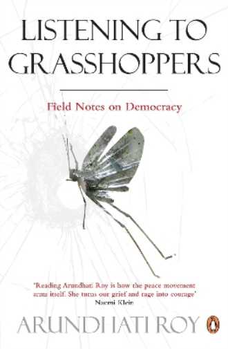 Arundhati Roy Listening to Grasshoppers (Tascabile)