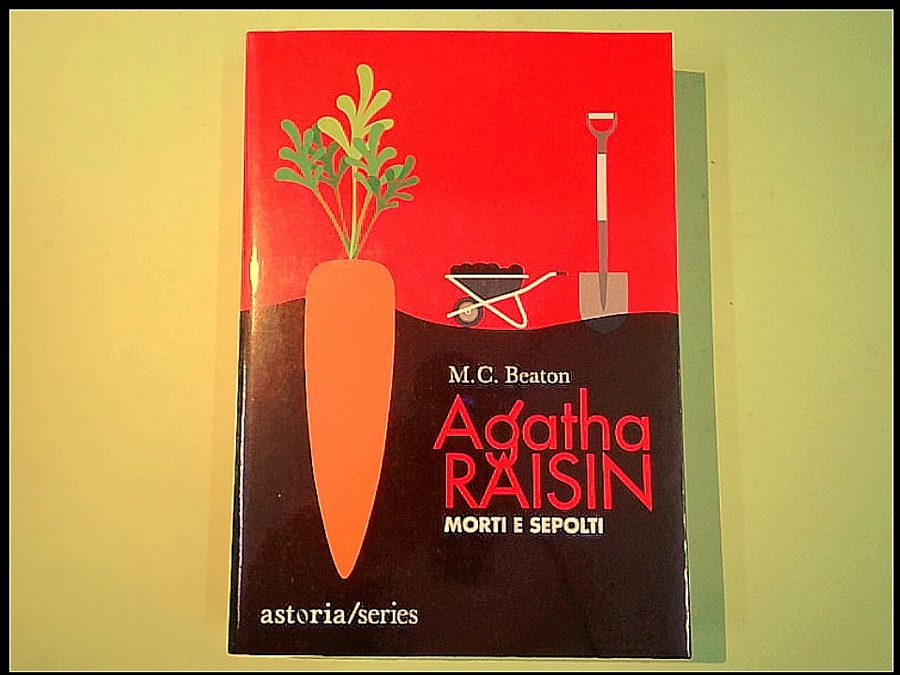 AGATHA RAISIN MORTI E SEPOLTI BEATON ASTORIA