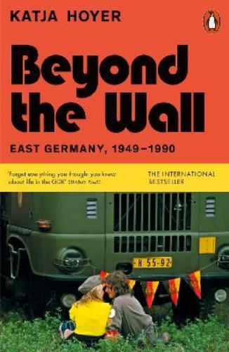 Katja Hoyer Beyond the Wall (Tascabile)