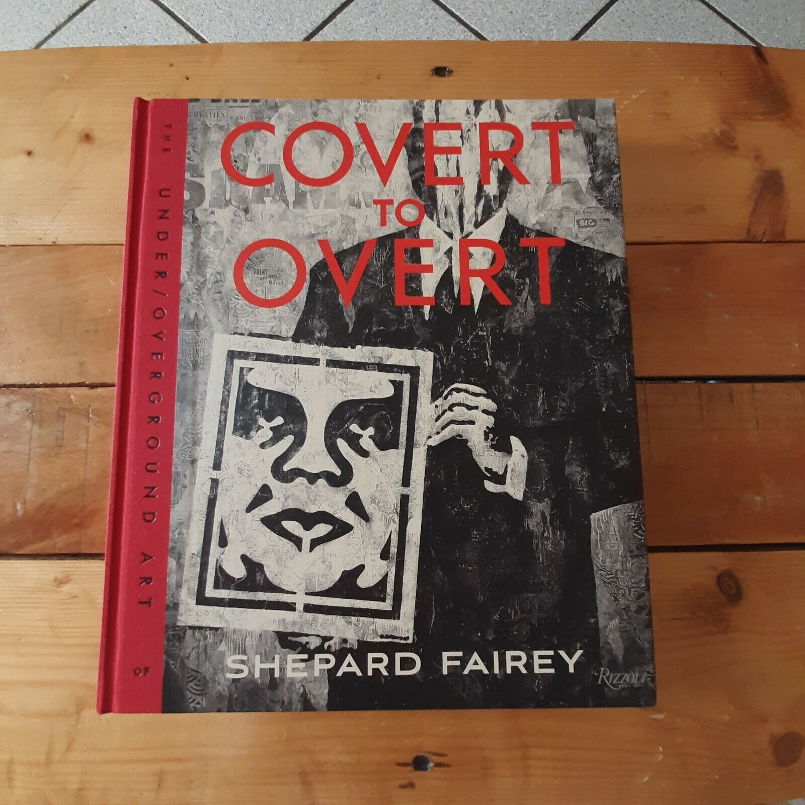 Obey: COVERT TO OVERT  libro  firmato da Shepard Fairey ed. Rizzoli NY