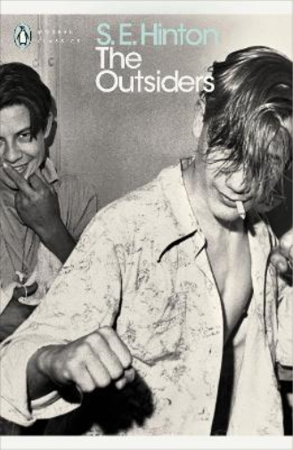 S.E. Hinton The Outsiders (Tascabile) Penguin Modern Classics