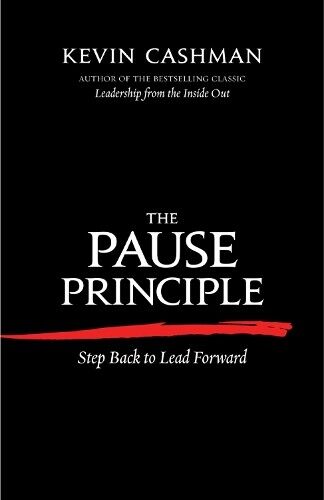 Kevin Cashman The Pause Principle: Step Back to Lead Forward (Tascabile)