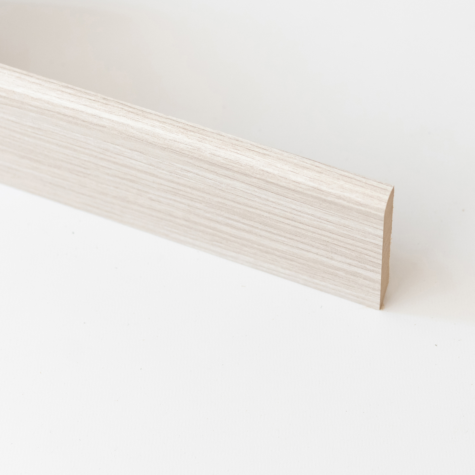 2197   Q.TA'. 10 BATTISCOPA  70X10 MM MDF 240 CM ROVERE SBIANCATO