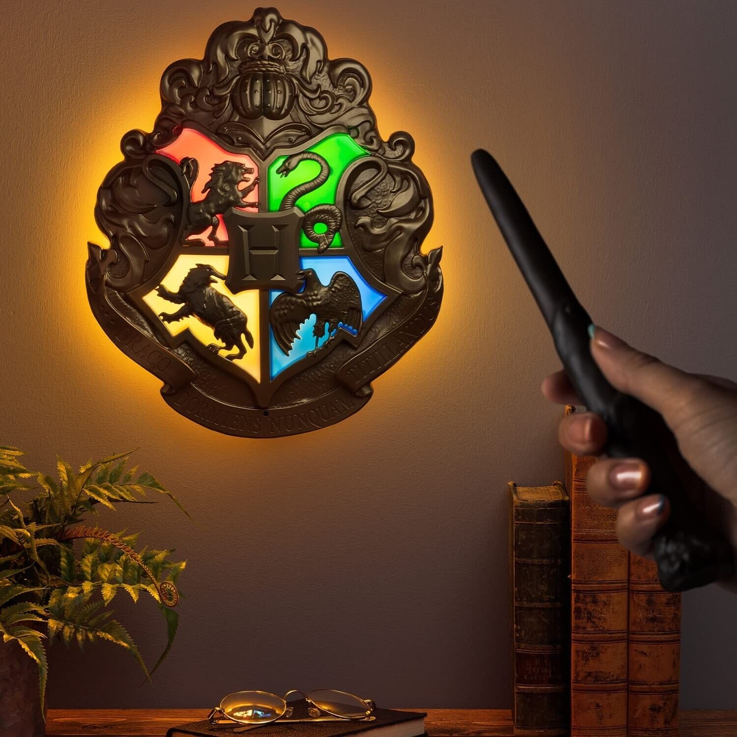 Lampada Harry Potter Hogwarts House Crest Wand turns Light Lamp 35 cm Paladone