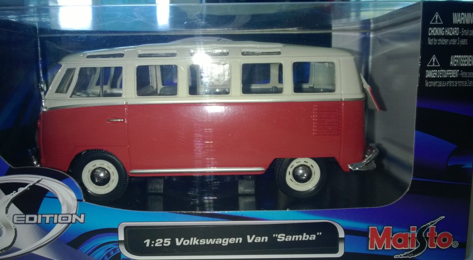 MAISTO 1:25  DIE-CAST VOLKSWAGEN VAN SAMBA ART 31956