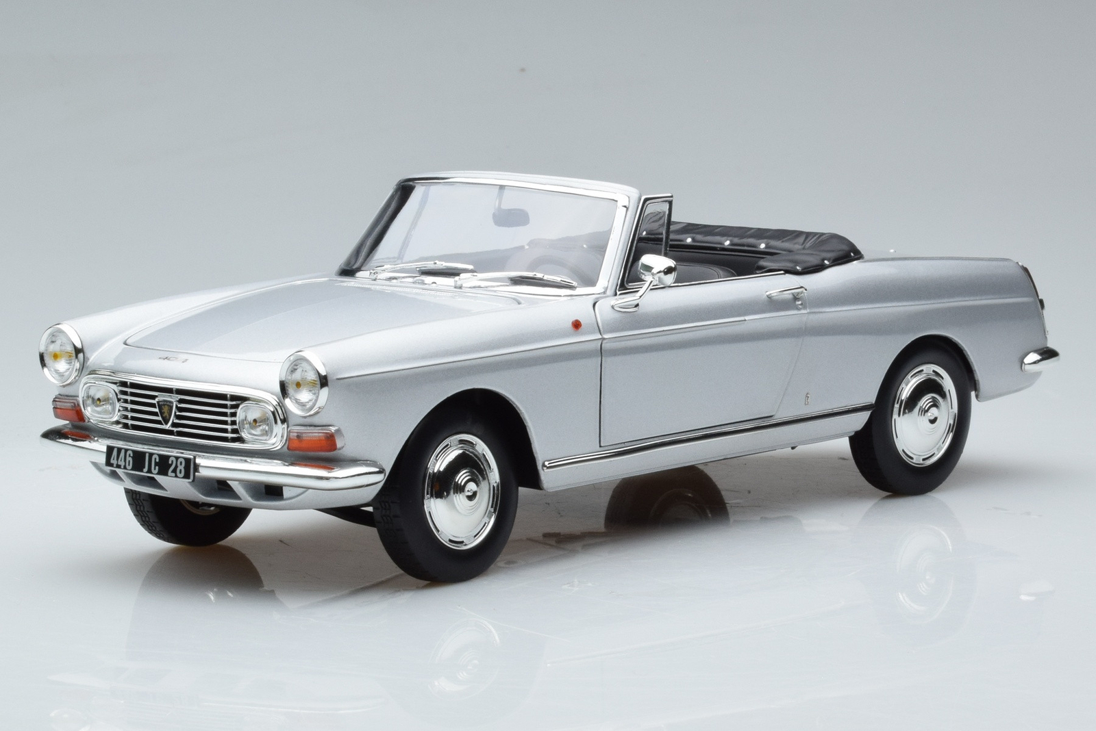 Peugeot 404 Convertible Silver Norev 1/18