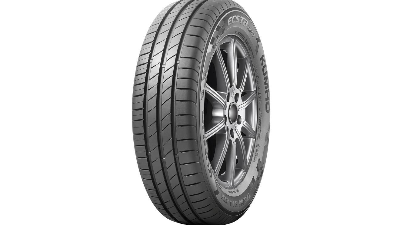 Gomme Estive nuove 215/55 R16 93V Kumho ECSTA HS52