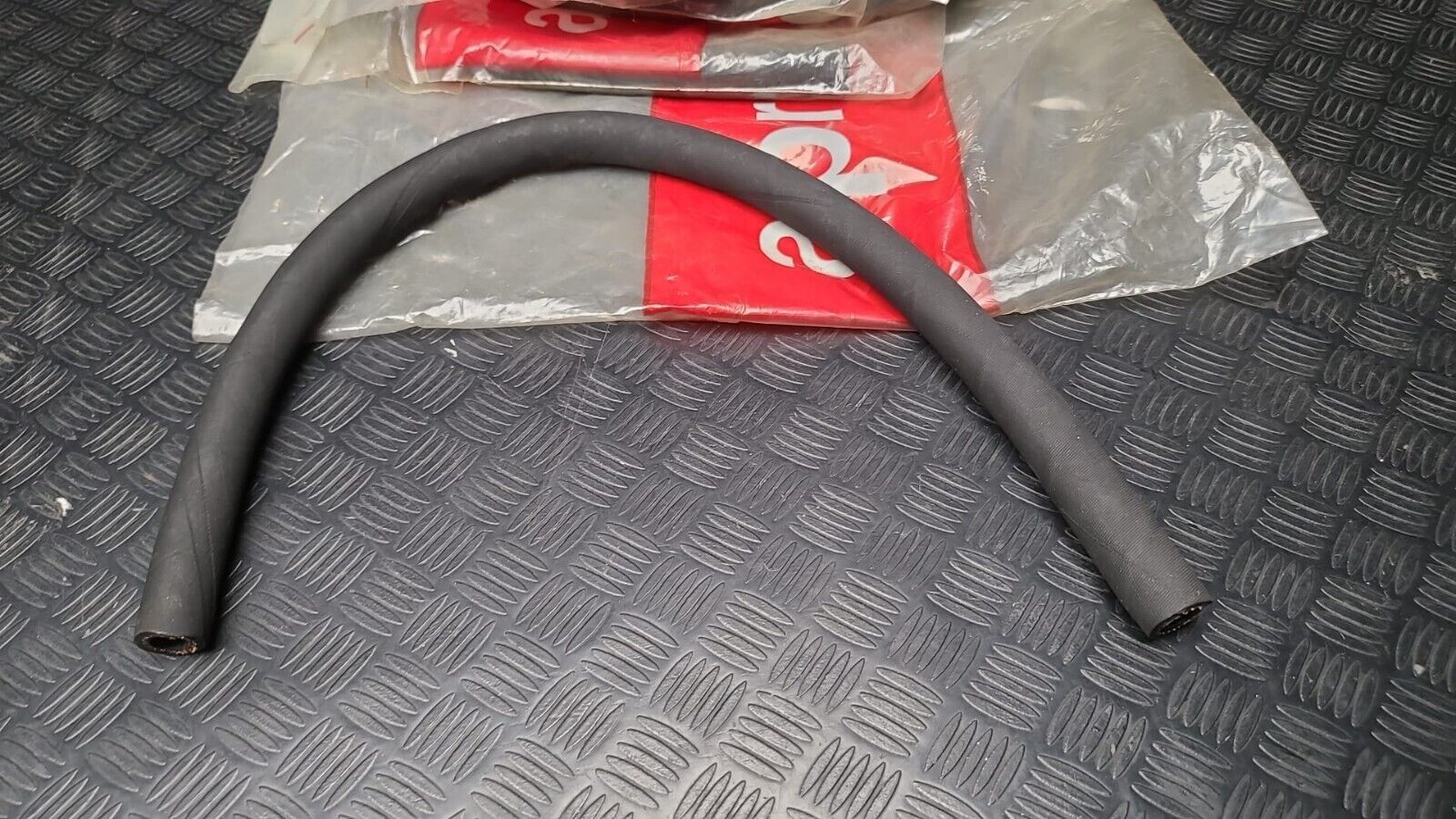 Tubo carburante Tubo benzina  alta pressione 10x18x50 Aprilia caponord AP8144408
