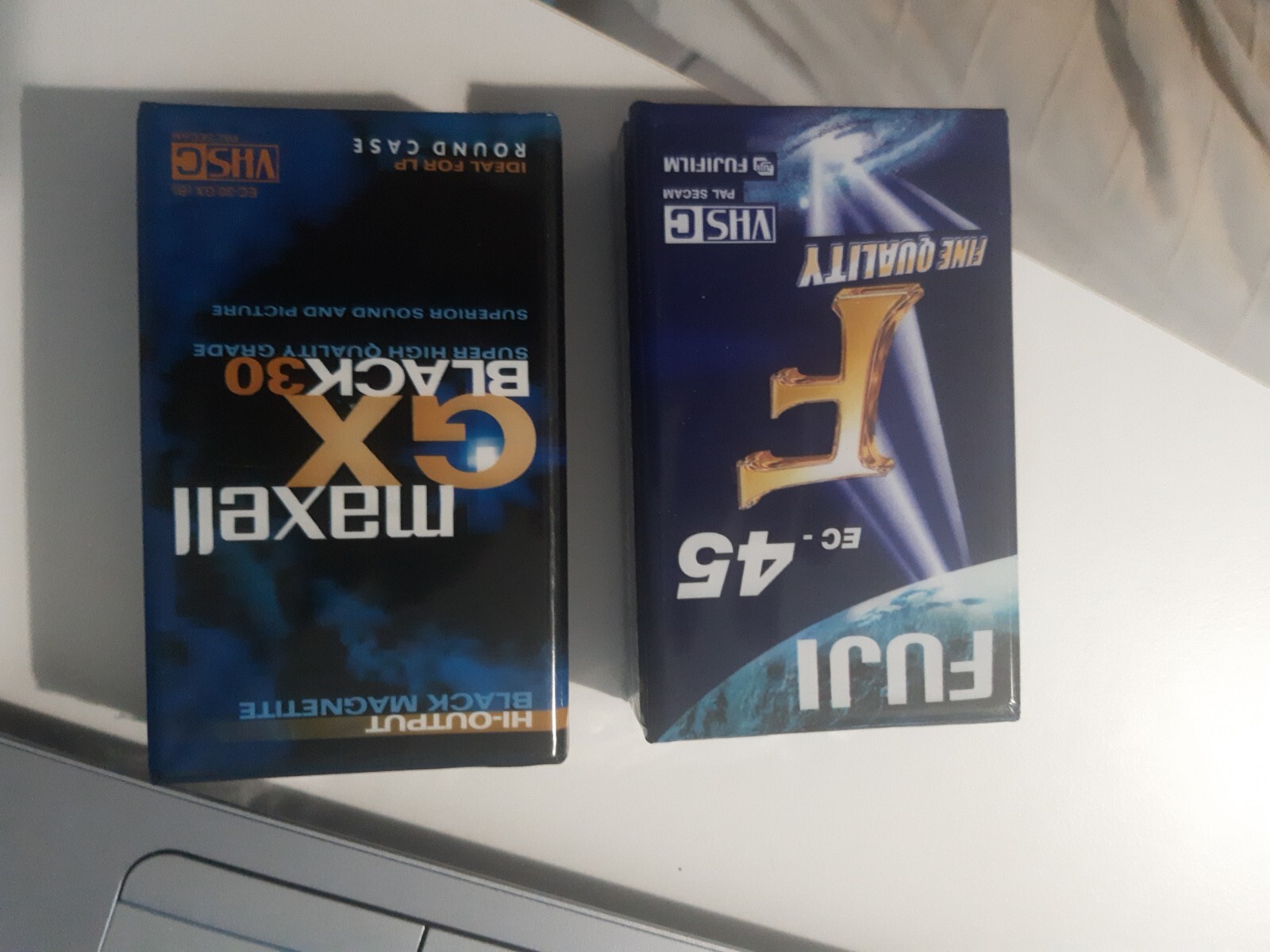 2 cassette  VHSC  maxell black30 e Fuji 45 confezioni originali quindi nuove